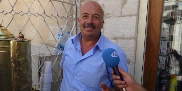 Meyan Kökü Şerbeti Satarak Ailesini Geçindiriyor
