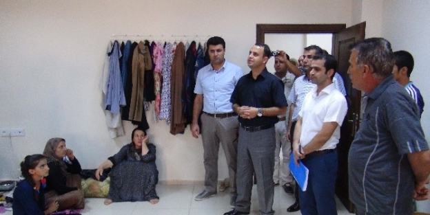 Kaymakam Ermiş’ten Yezidilere Giyim Yardımı