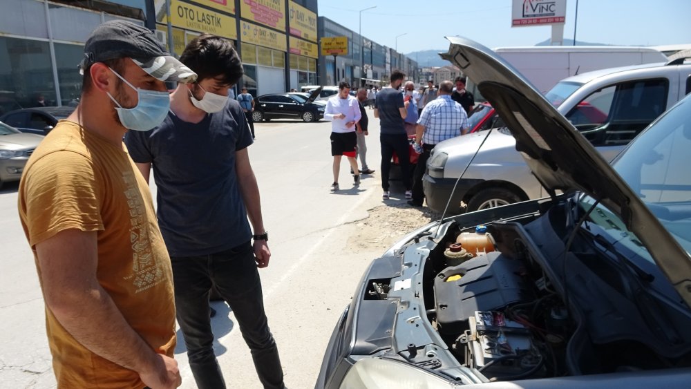 Bursa'da yasağa rağmen araç satmaya geldiler polisi görünce...