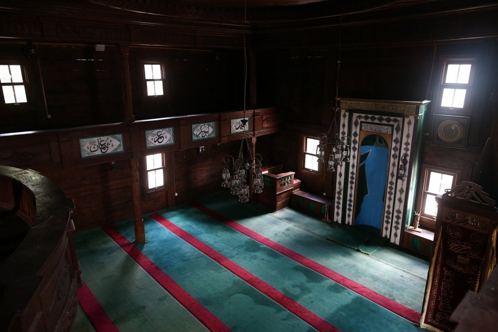 Bursa'da çivi çakılmadan yapılan cami 136 yıldır ibadete açık