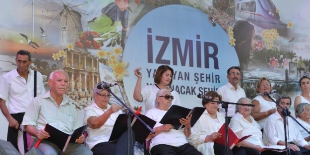 İzmir Fuarı’nda Muhteşem Performans