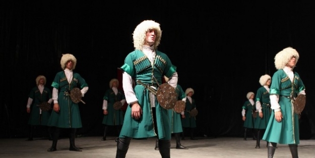 Şeyh Şamil Gösterisi Nefes Kesti