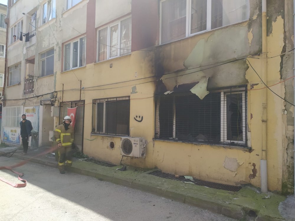 Bursa'da yangın çıktı daire küle döndü