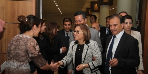 Fatma Şahin Çalişiyor, Engeller Kalkıyor