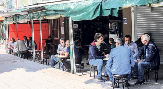 Koronavirüste en 'yoğun' ilçe kural tanımıyor!