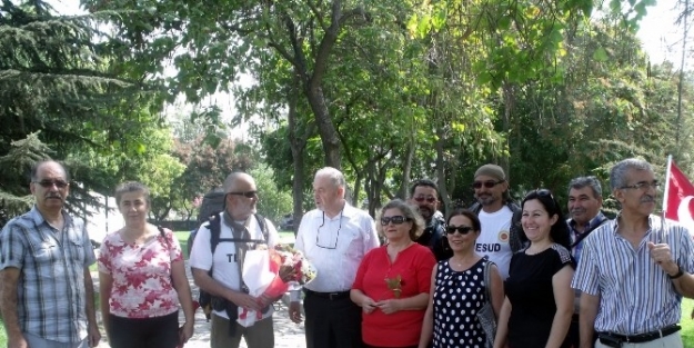 Afyon’dan İzmir’e Yürüyorlar