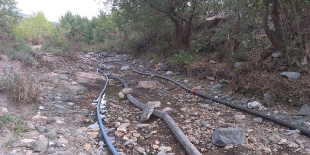Arıklarda Azalan Sulama Suyu Borulara Çekildi