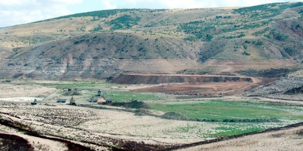 Uzunlu Barajının Zemini Betonla Kaplanıyor