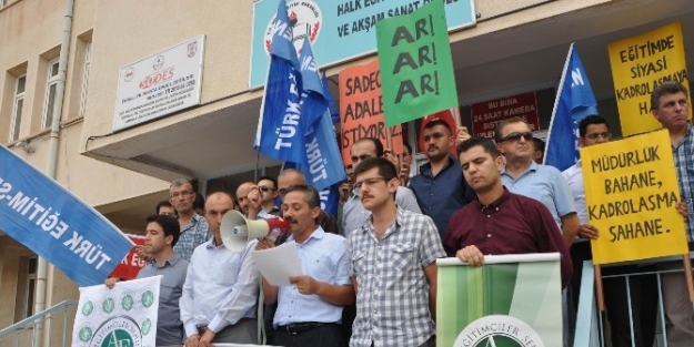 Eğitimciler, Müdür Ve Öğretmen Atamalarına Tepki Gösterdi