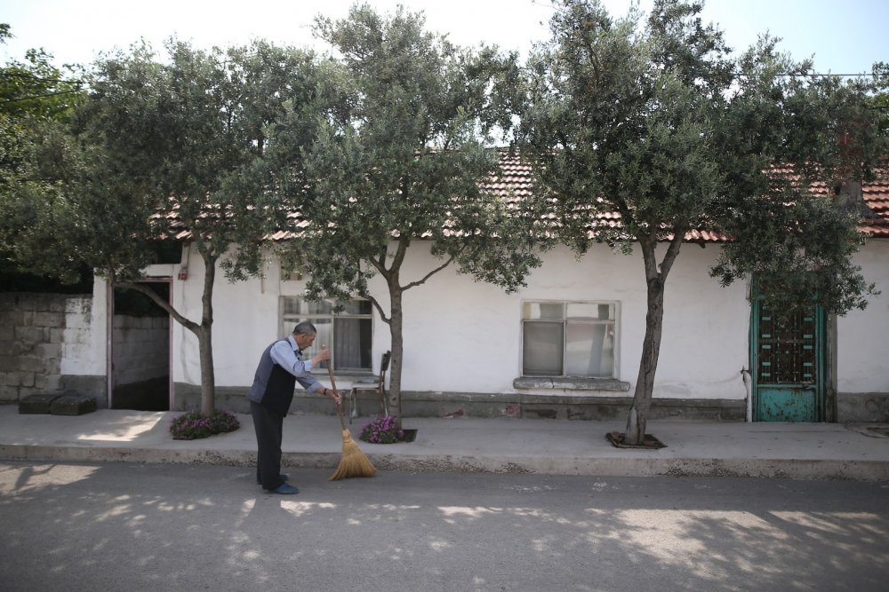 86 yaşındaki Enver Amca herkese örnek oluyor