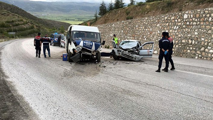 Feci kaza! 1'i bebek 2 ölü, 8 yaralı