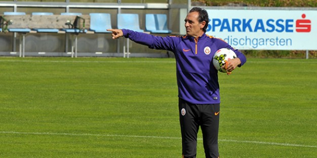 Prandelli 11'i kurmaya çalışıyor