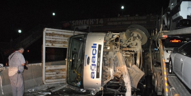 Kocaeli’nde Araç Taşıyan Tır Devrildi: 1 Yaralı
