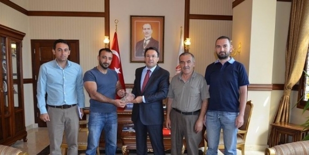 Erzincan Motosiklet Kulübü Üyelerinden Vali Akdemir’e Ziyaret