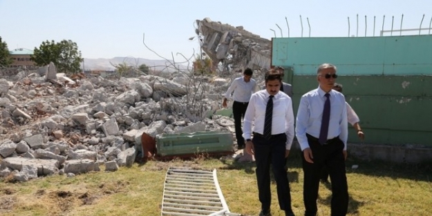 Vali Ataklı Dağılgan Stadyumu’nda İncelemelerde Bulundu