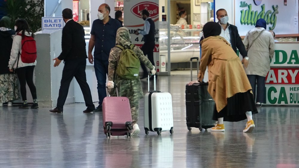 Bursa'da otobüs terminali ilk gün boş kaldı