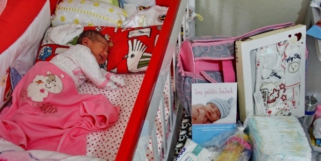 Konak Belediyesi’nden ’hoşgeldin Bebek’ Paketi