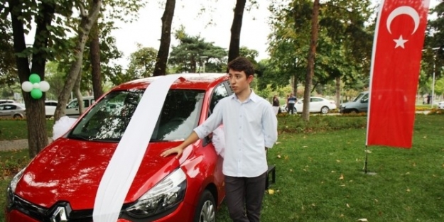 -lys’de Bursa Birincisine Büyükşehirden Otomobil