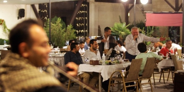 Gaziantepliler Sahan Restoranttaki Urfa Sıra Gecelerinde Stres Atıyor