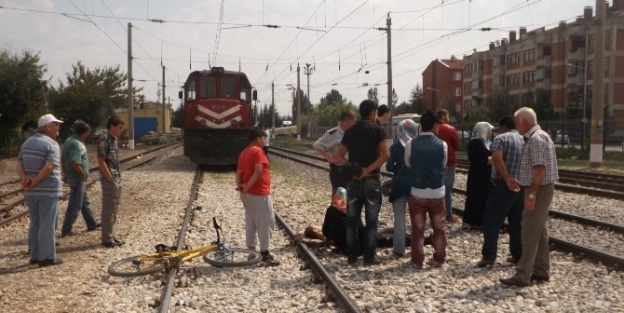 Lokomotifin Çarptiği Çocuk Yaralandı