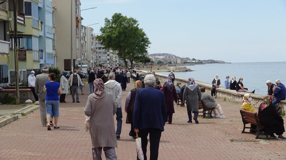 Bursa’da sahiller yaşlılarla doldu taştı