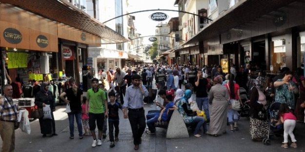 Okul Alışverişi Çarşiyi Hareketlendirdi
