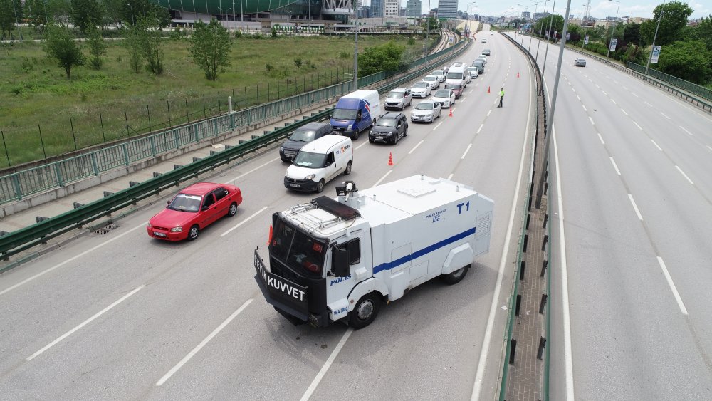 Bursa polisi aralıksız göreve devam ediyor