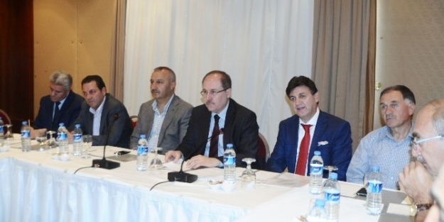 Palandöken’de Ekonomi Zirvesi Derneği Toplandı