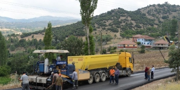 Korkuteli’nde Asfalt, Kaldırım Ve İçme Suyu Çalişmalari Devam Ediyor