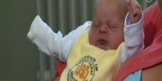 Otobüs durağında doğum!