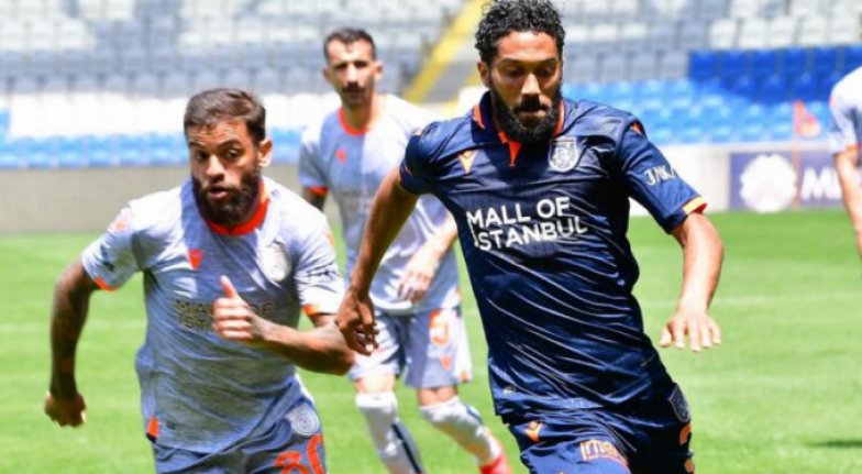 ​​​​​​​ Başakşehir'den resmi maç gibi çift kale antrenman!