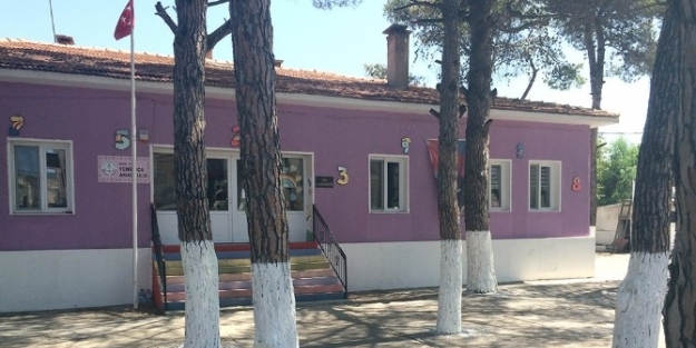 Yeni Foça Okullarına Çevre Temizliği