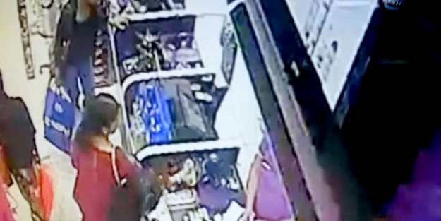 Turist turisti soydu