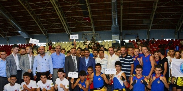 Başkan Çelik Sporculara Mesir Saçtı