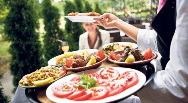 Restoranlarda önlemler alındı, kapılar açılıyor