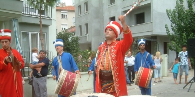 Mehter Takımlı Düğün İlgi Topladı