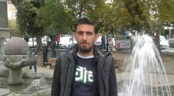 Evinde Kendini Astı