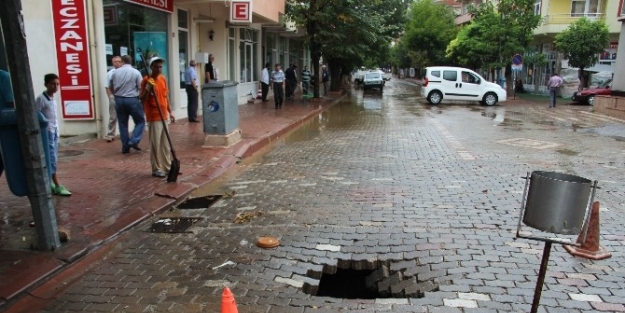 Çan’da 1 Saat Yağan Yağmur Panayır Esnafını Vurdu