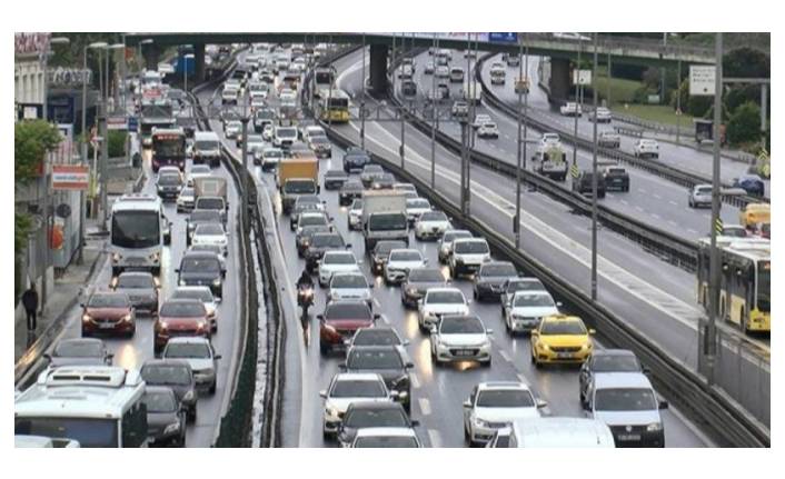 İlk iş gününde trafik yoğunluğu!