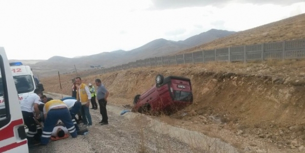 Sivas’ta Trafik Kazası: 2 Yaralı