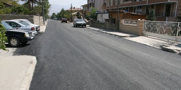 Asfalt Çalişmalari Devam Ediyor