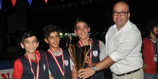 Turnuvanın Galibi "adıyoklar" Oldu