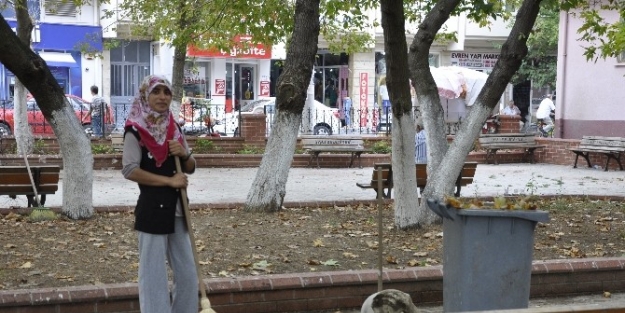 Muratlı Çarşisina Bayan Eli Değdi