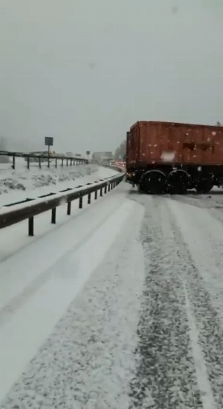 Bursa İstanbul yolu trafiğe kapanmıştı! Kazadan görüntüler geldi