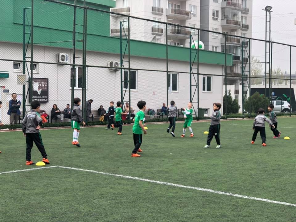 Bursasporlu PFDD Futbol Okulu kapılarını açıyor