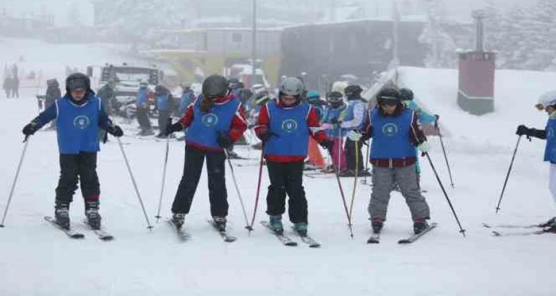 Uludağ’da düzenlenen kayak kampına start verildi