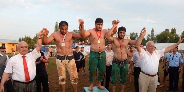 Başkan Kocamaz, Karakucak Güreşlerini Geleneksel Hale Getirecek