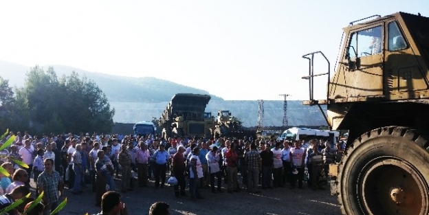 Santral Ve Maden İşçileri Barikat Kurdu