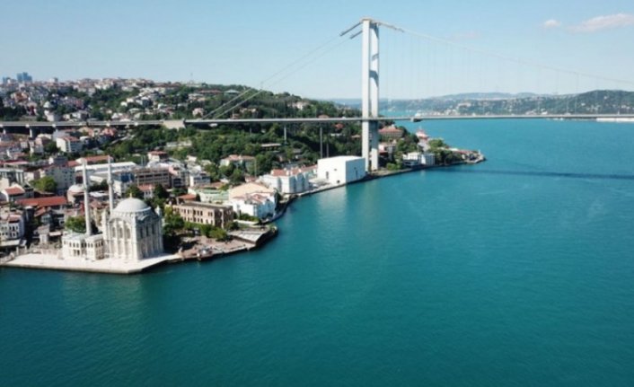 İstanbul Boğazı turkuaza büründü