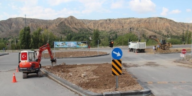 Çankiri’da Kent İçi Kavşaklar Renkleniyor